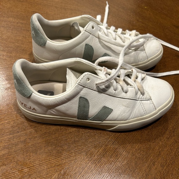 Veja size 8 women’s sneakers- worn, but still wearable. - Picture 2 of 5